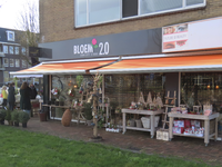 901252 Gezicht op bloemenzaak BLOEM 2.0 (Castellumlaan 2) te De Meern (gemeente Utrecht), die vanwege de tweede ...